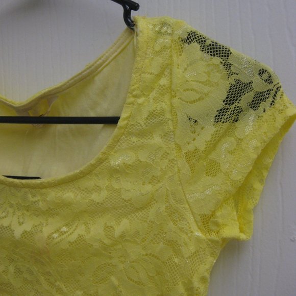 NWT Guess yellow lace crop top XS extra small - Picture 2 of 5